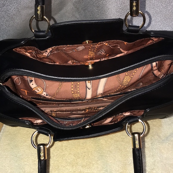 Black Duffle Handbag, Unbranded - Picture 6 of 15